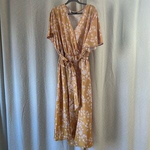 BloomChic Yellow/White Floral Maxi Dress, Size 22-24